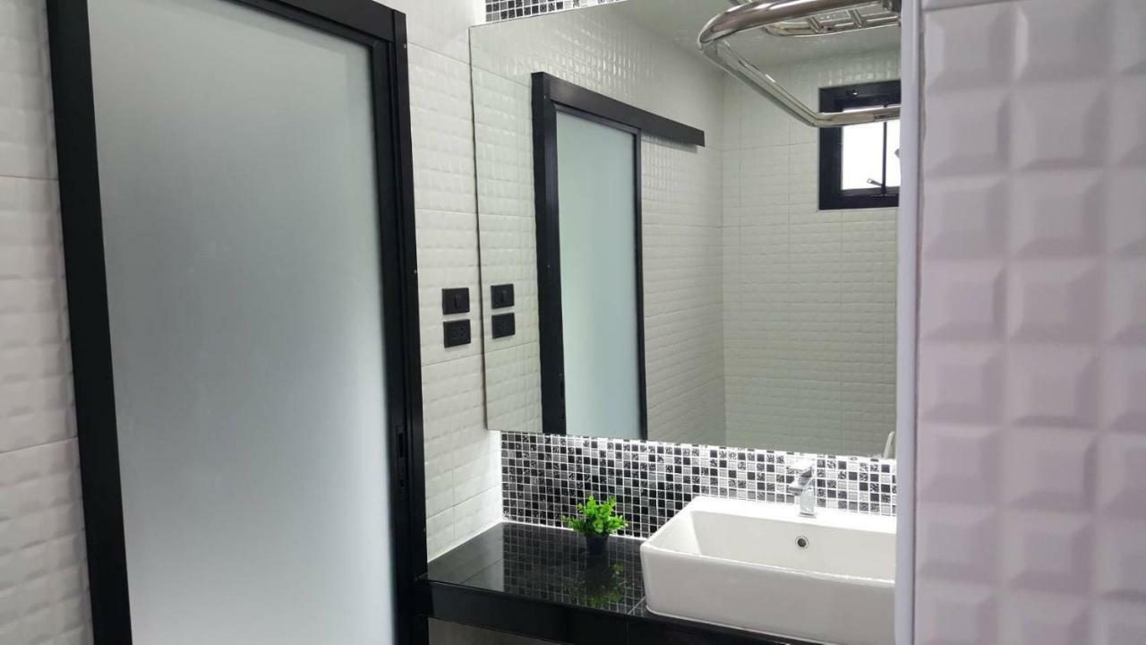 Dd Modern House Aparthotel Surat Thani Exteriör bild
